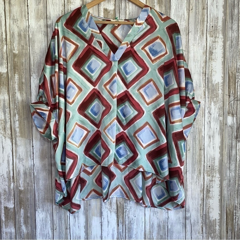 Entro Watercolor Diamond Oversized Blouse - Picture 2 of 9
